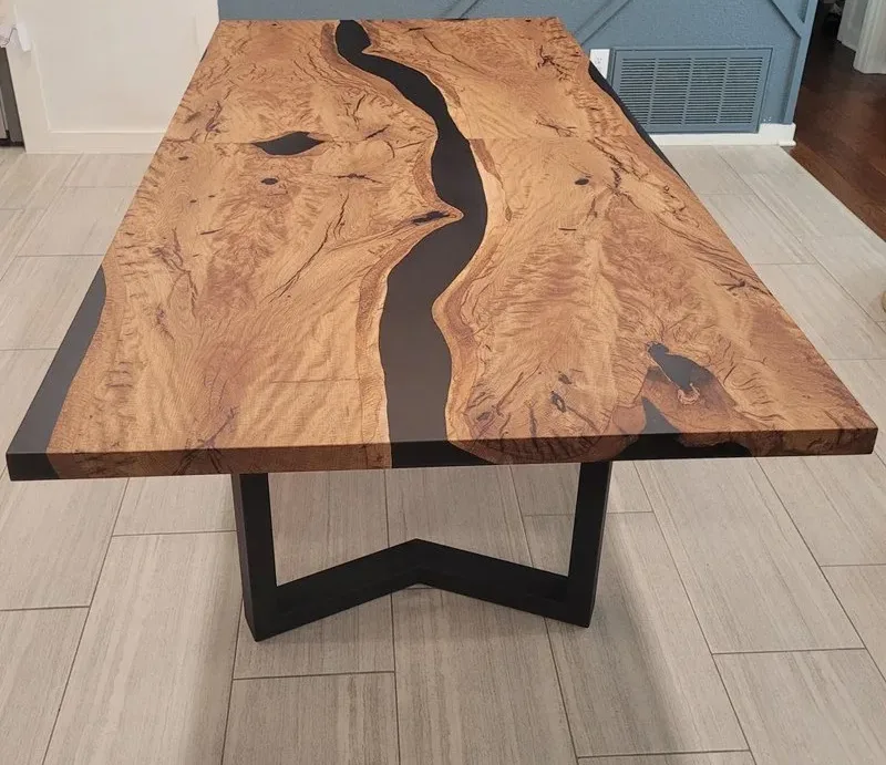 Table à manger rivière Lys, résine noire — ATELIER RIVIÈRE, fabrication à la commande