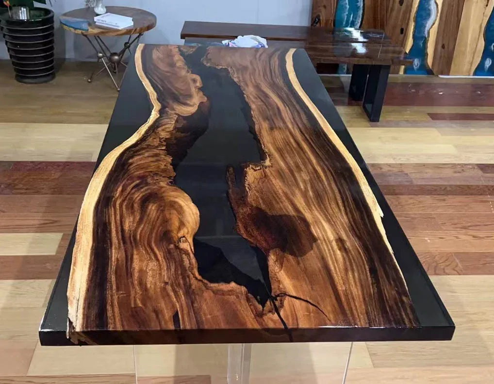 Table à manger rivière Moder, résine noire — ATELIER RIVIÈRE, fabrication à la commande