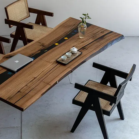 Table à manger rivière Mortagne, résine noire — tables à manger epoxy