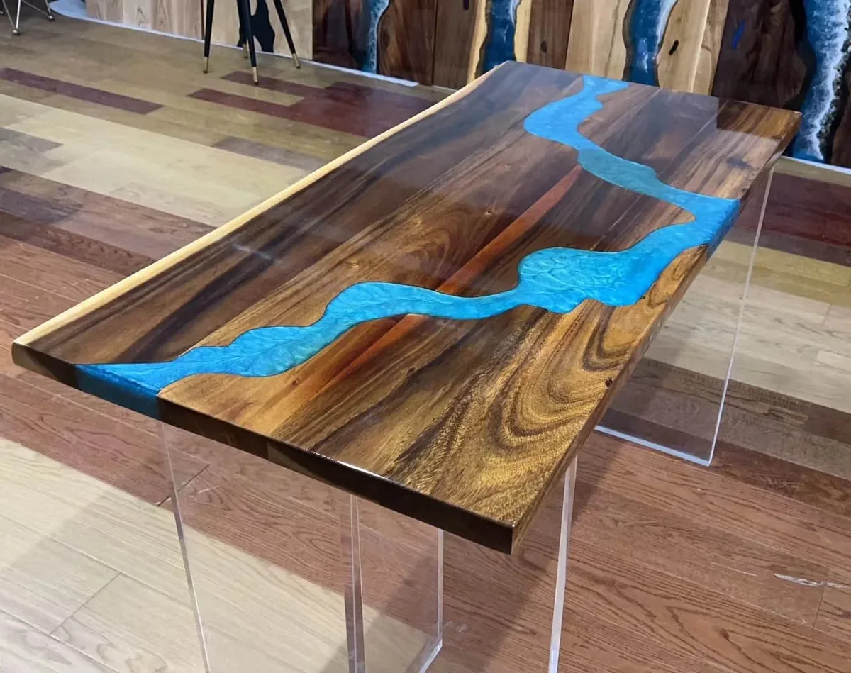 Table à manger rivière Odet, résine bleue — ATELIER RIVIÈRE, fabrication à la commande