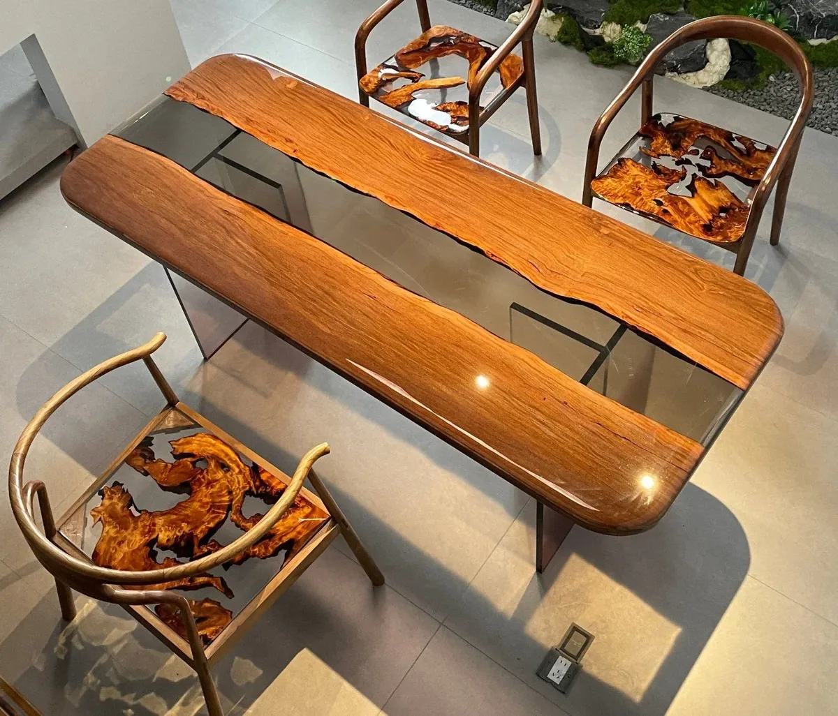 Table à manger rivière Orne, résine transparente — ATELIER RIVIÈRE, fabrication à la commande