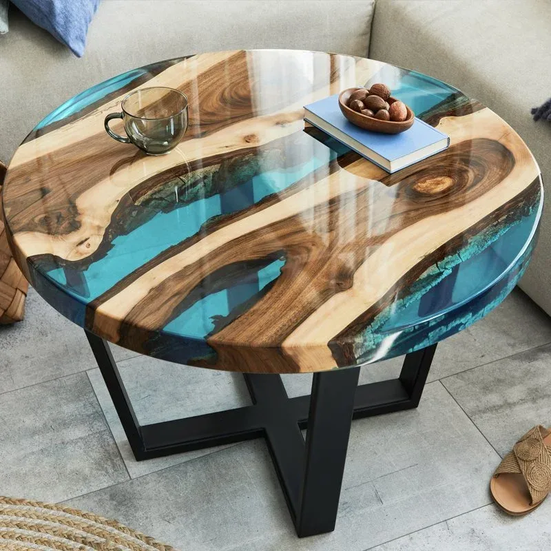 Table à manger rivière ronde Canche, résine bleue — ATELIER RIVIÈRE, fabrication à la commande