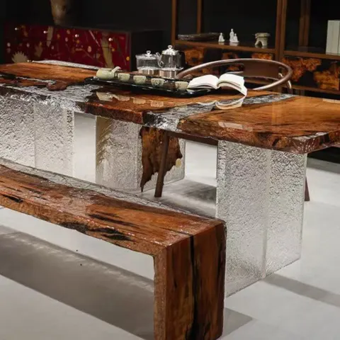 Table à manger rivière Sarthe, résine transparente