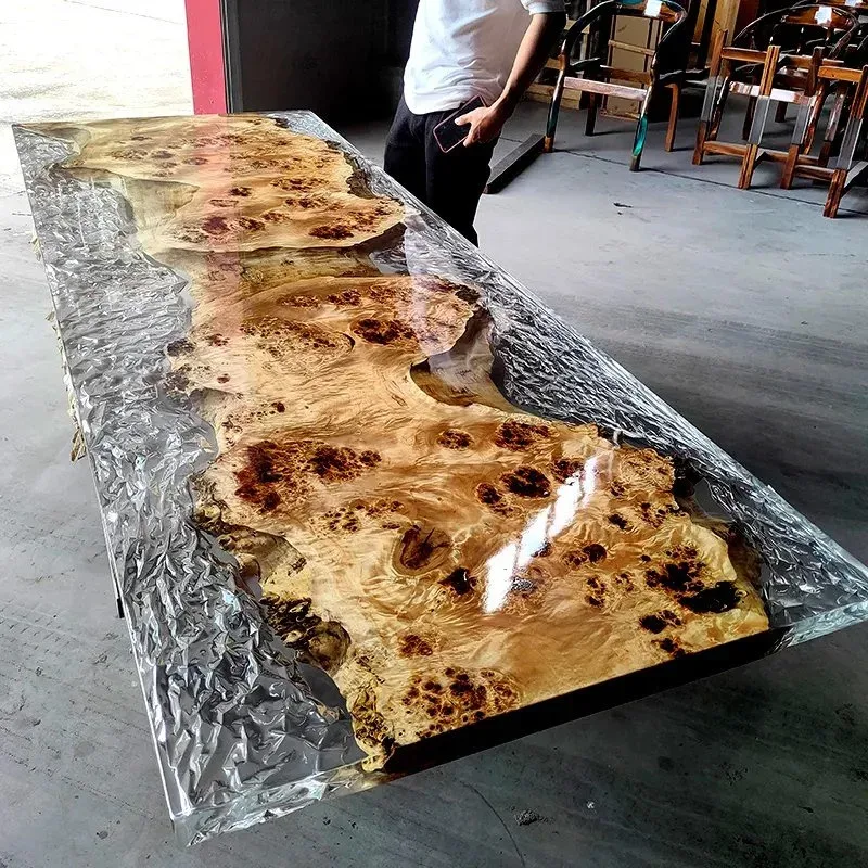 Table à manger rivière Scarpe, résine transparente — ATELIER RIVIÈRE, fabrication à la commande