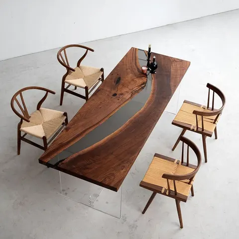 Table à manger rivière Seille teinte noyer, résine noire — tables à manger epoxy