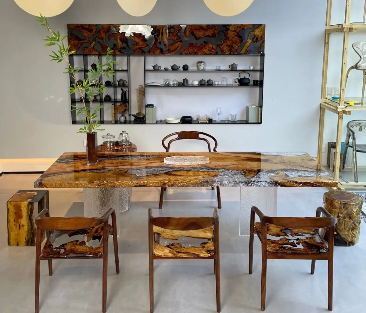 Table à manger rivière Serein, résine transparente — ATELIER RIVIÈRE, fabrication à la commande