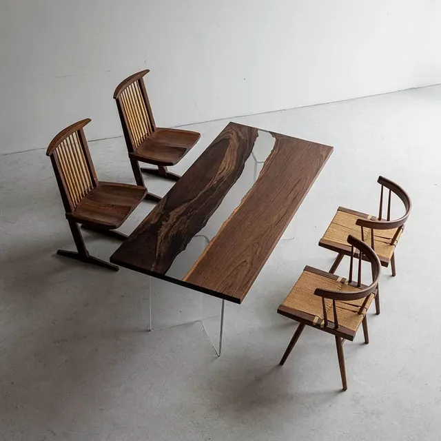 Table à manger rivière Sèvre teinte noyer, résine transparente — tables à manger epoxy