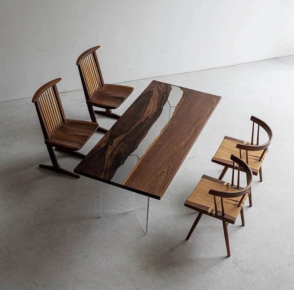 Table à manger rivière Sèvre teinte noyer, résine transparente — ATELIER RIVIÈRE, fabrication à la commande
