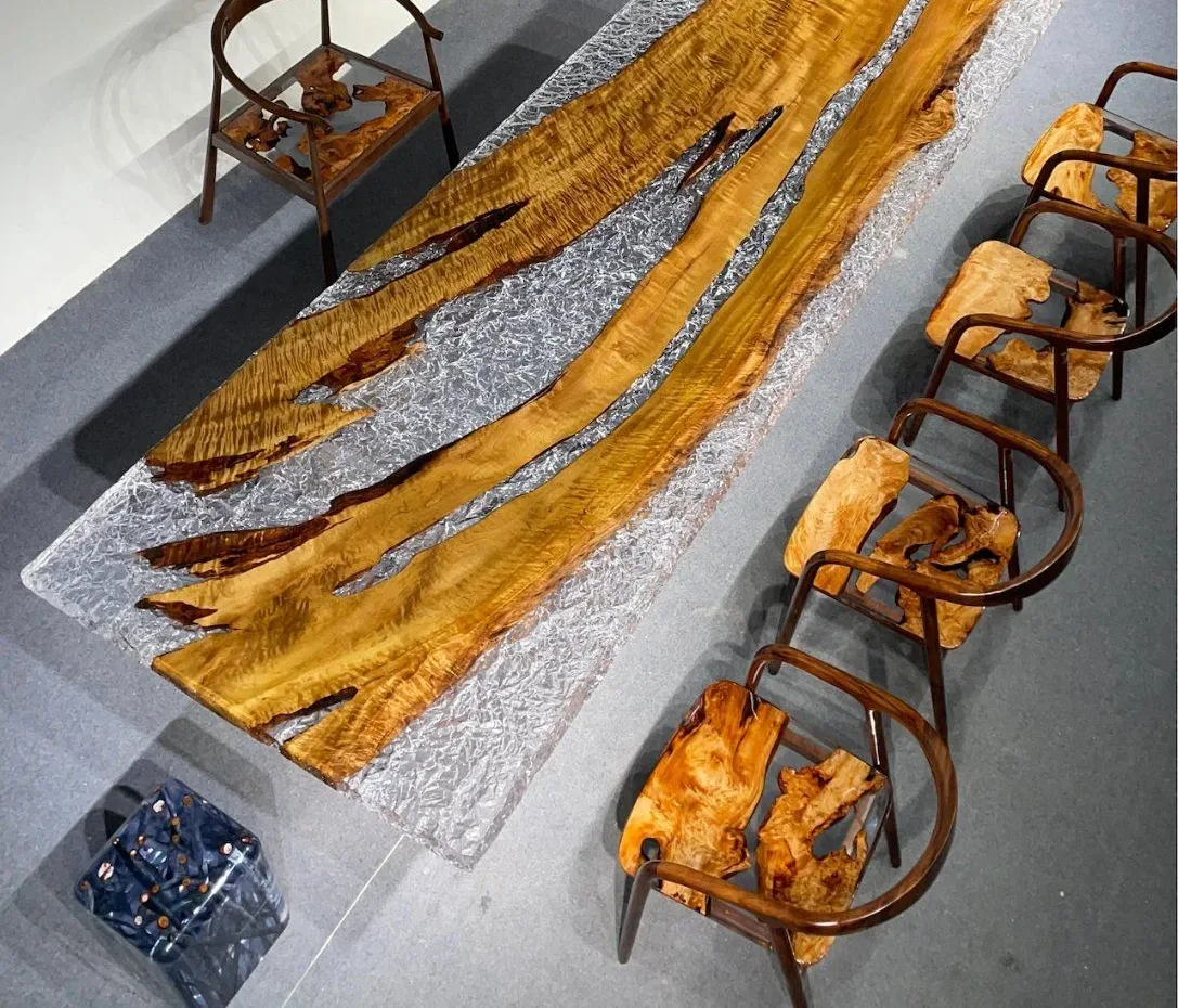 Table à manger rivière Thur, résine transparente — ATELIER RIVIÈRE, fabrication à la commande
