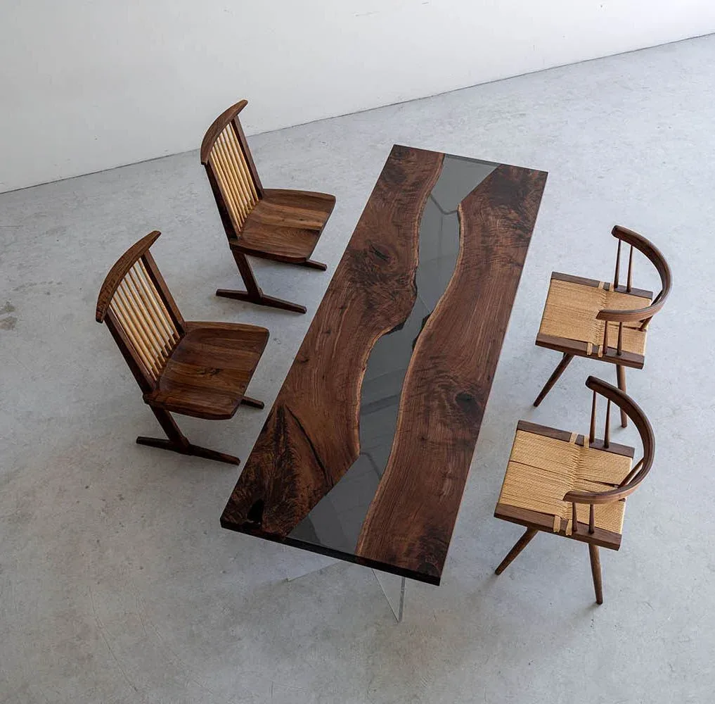 Table à manger rivière Ubaye teinte noyer, résine noire — ATELIER RIVIÈRE, fabrication à la commande
