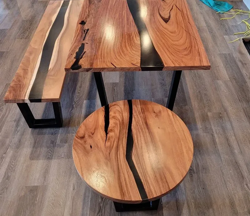 Table à manger rivière Vesle, résine noire — ATELIER RIVIÈRE, fabrication à la commande