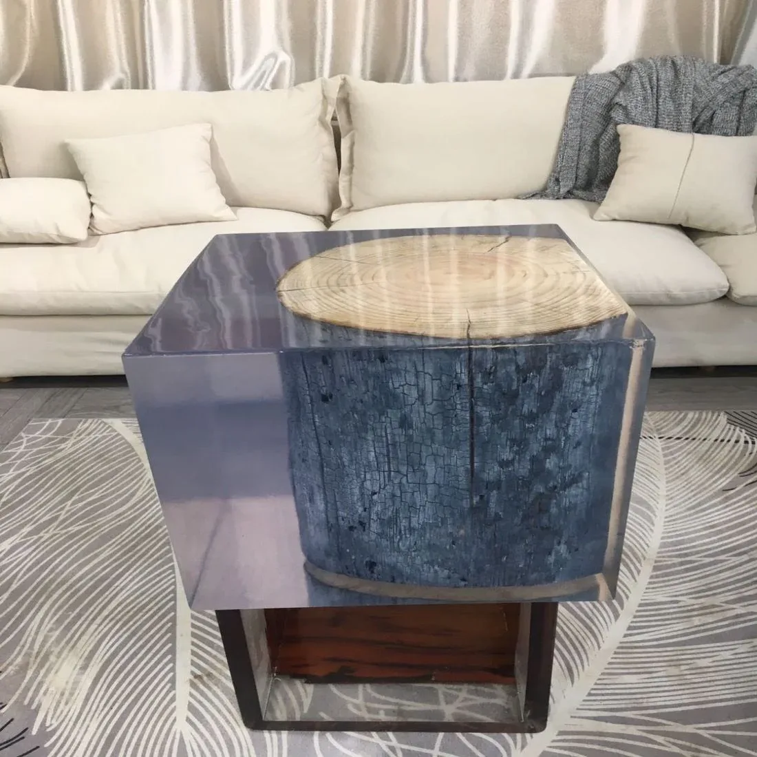 Table basse epoxy carrée Trieux, résine noire — ATELIER RIVIÈRE, fabrication à la commande