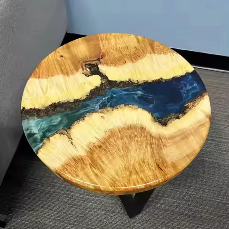 Table basse rivière ronde Furan, résine bleue — ATELIER RIVIÈRE, fabrication à la commande
