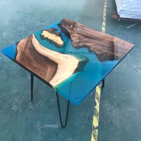 Table d'appoint epoxy carrée Gravona, résine bleue — tables d'appoint et consoles
