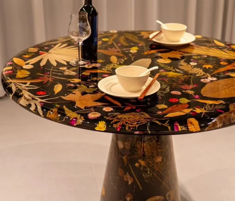 Table d'appoint epoxy ronde Boutonne, résine noire — ATELIER RIVIÈRE, fabrication à la commande