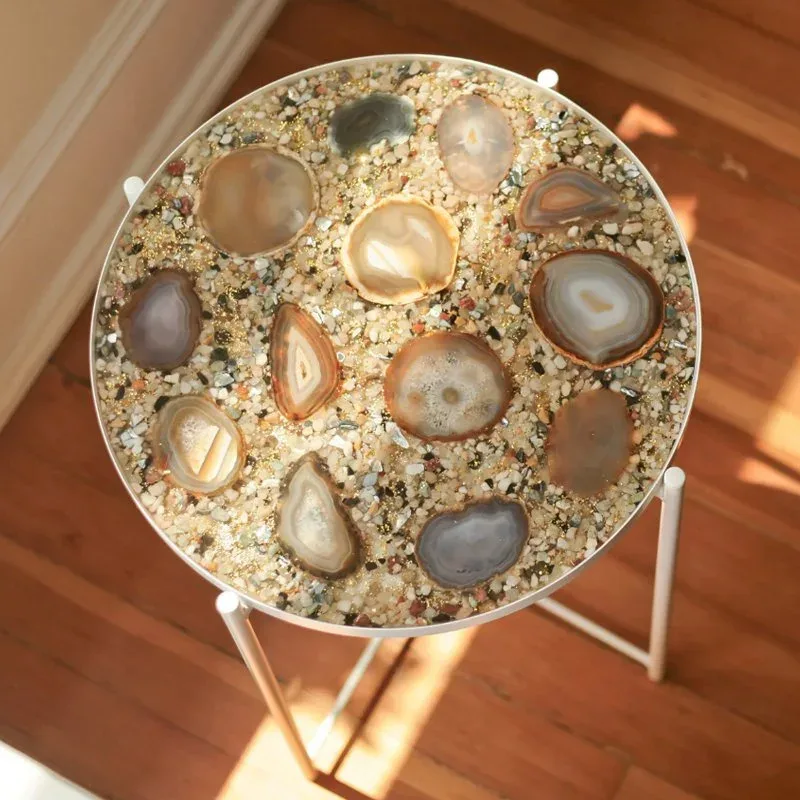 Table d'appoint epoxy ronde Mortagne, résine transparente — ATELIER RIVIÈRE, fabrication à la commande