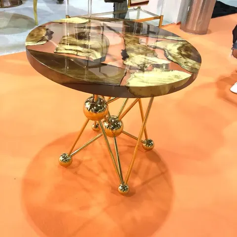 Table d'appoint epoxy ronde Sèvre, résine transparente — tables d'appoint et consoles