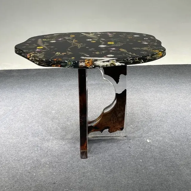 Table d'appoint epoxy ronde Vire, résine noire — tables d'appoint et consoles