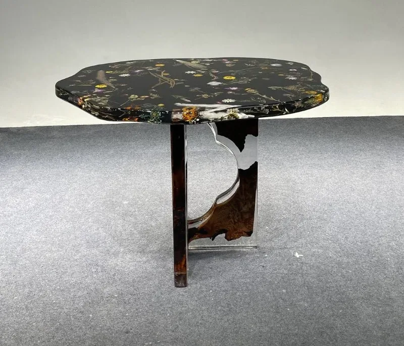 Table d'appoint epoxy ronde Vire, résine noire — ATELIER RIVIÈRE, fabrication à la commande