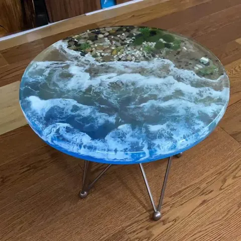 Table d'appoint océan ronde Fier, résine bleue — tables d'appoint et consoles