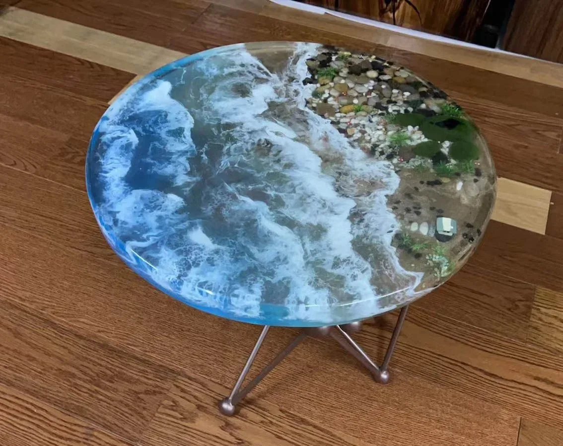 Table d'appoint océan ronde Fier, résine bleue, vue 2 sur 2
