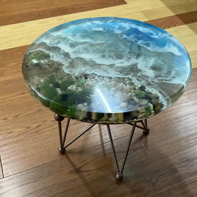 Table d'appoint océan ronde Taravo, résine bleue — tables d'appoint et consoles