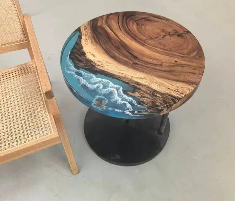 Table d'appoint océan ronde Touques, résine bleue — ATELIER RIVIÈRE, fabrication à la commande